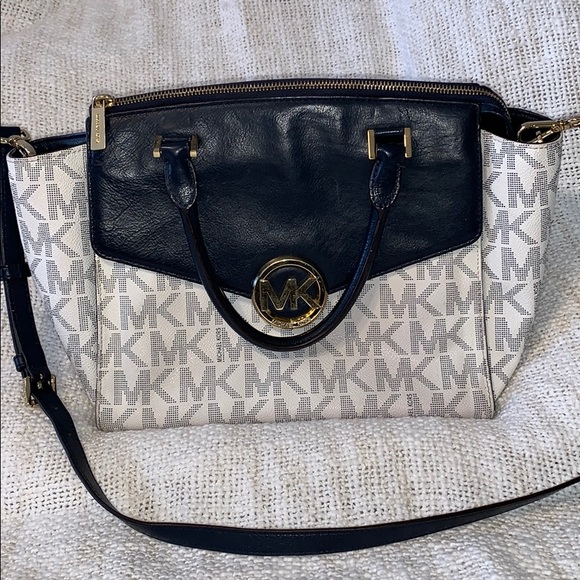 Bag - Picture 1 of 8